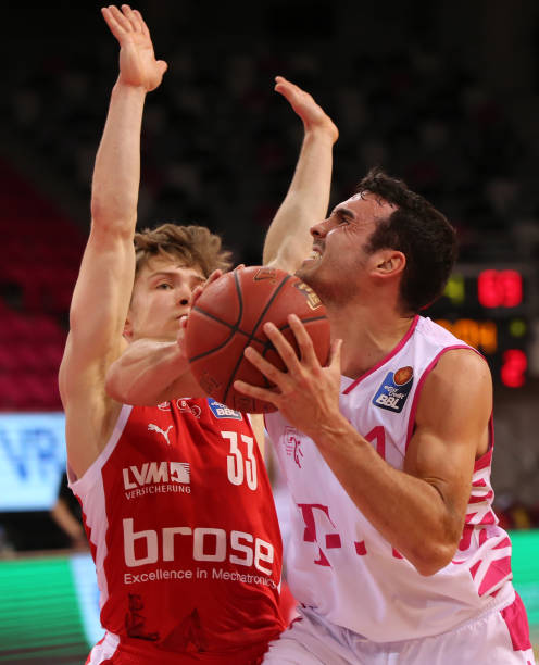 中在勒沃库 中在勒沃库