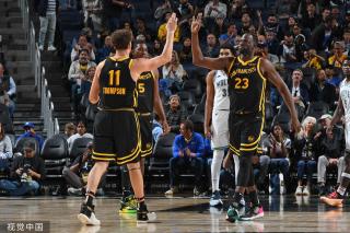 等名字赫然 等名字赫然