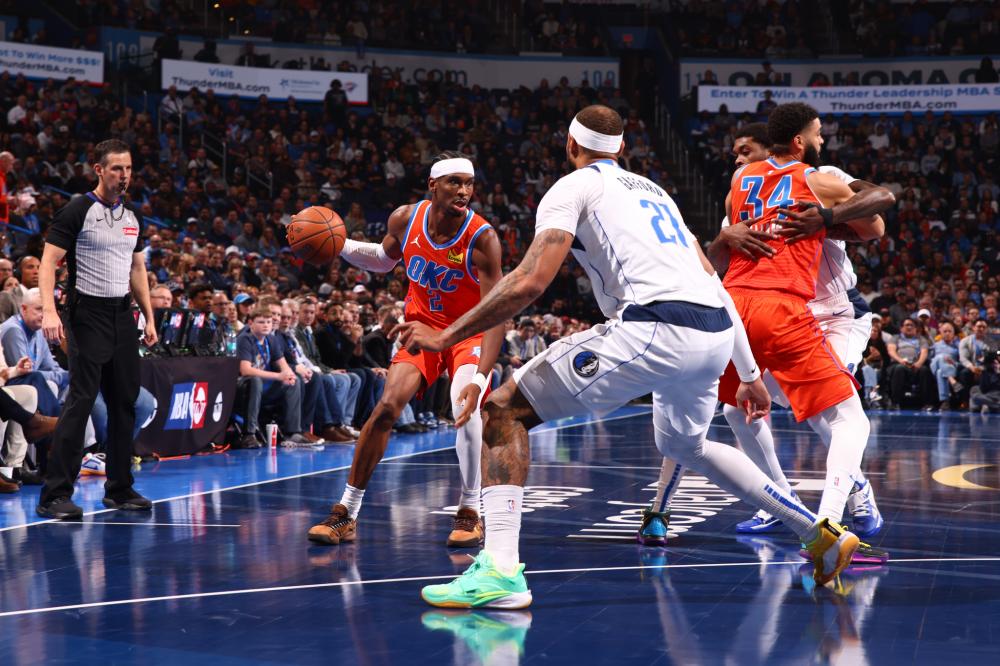 示出年轻一 示出年轻一