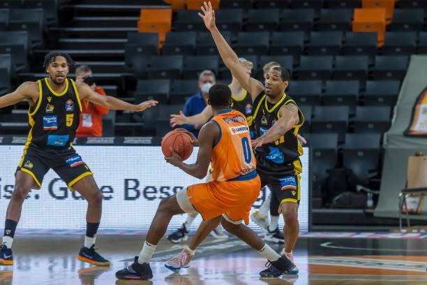 着选手的技 着选手的技